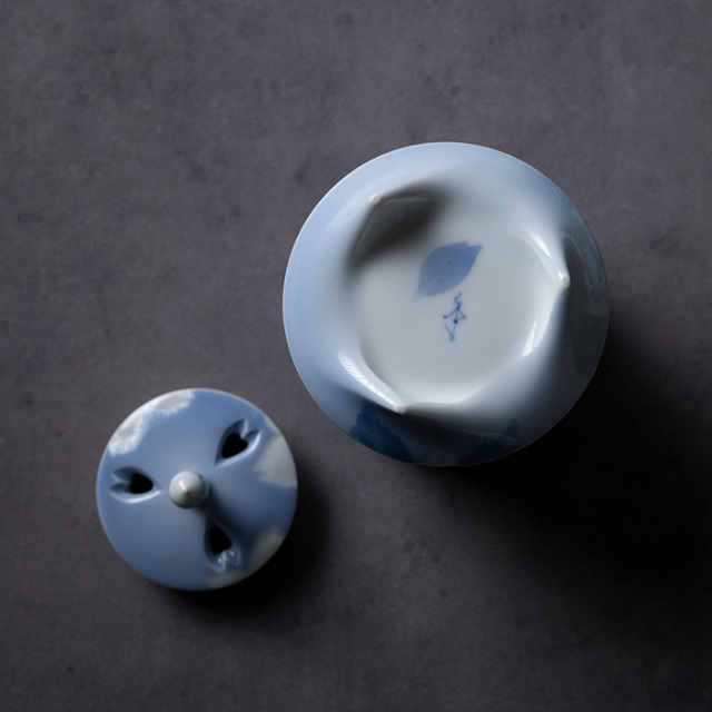 茶道具 | 染付彫香炉「深吉野」(AH-239) 作家「本多亜弥」