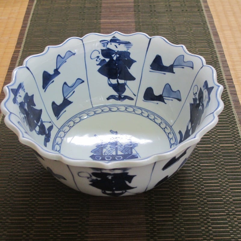 有田焼・しん窯（青花）・割ステッキ異人ききょう縁7寸鉢 | 肥前陶磁