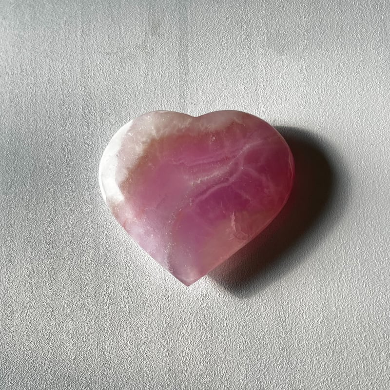 💖ピンクアラゴナイトの愛しさ—心をつなぐハートの石💫 | Studio Kururi