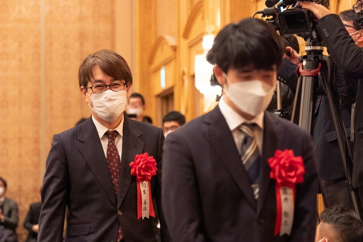 王将戦立川立飛局」羽生善治九段が藤井聡太王将に勝利 立川産ウドや卵