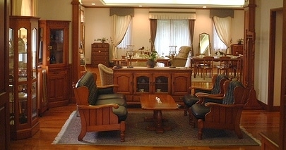 百年家具」に込められる人の想い。 横浜洋家具の伝統を守る「ダニエル