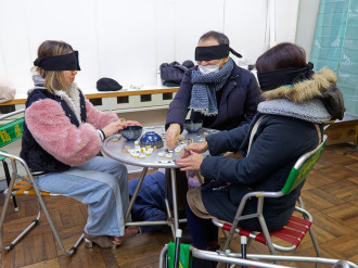 スカイライナーの「目覚まし」と「貯金箱」－京成電鉄各駅で販売開始