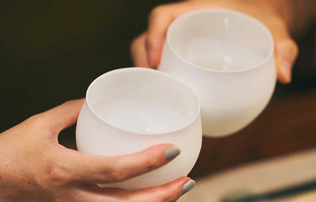 ワイングラスに学んだ日本酒器セット エッグシェル｜食卓の道具｜中川