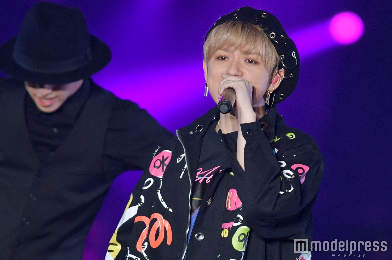 un5iKSdToxLC-9M_y20v-