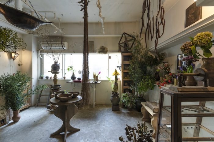 マンションの中の小さな店-1-南青山「はいいろオオカミ＋花屋西別府