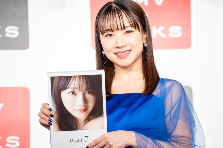 モーニング娘。石田亜佑美、写真集撮影で筋肉痛に “背中”を存分に堪能