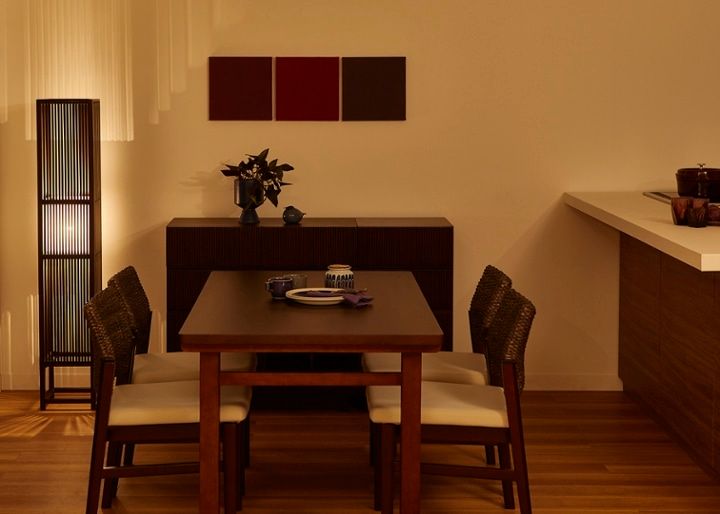 バンブー・フロアーランプ～シェードの繊細なスリットとバンブー素材が