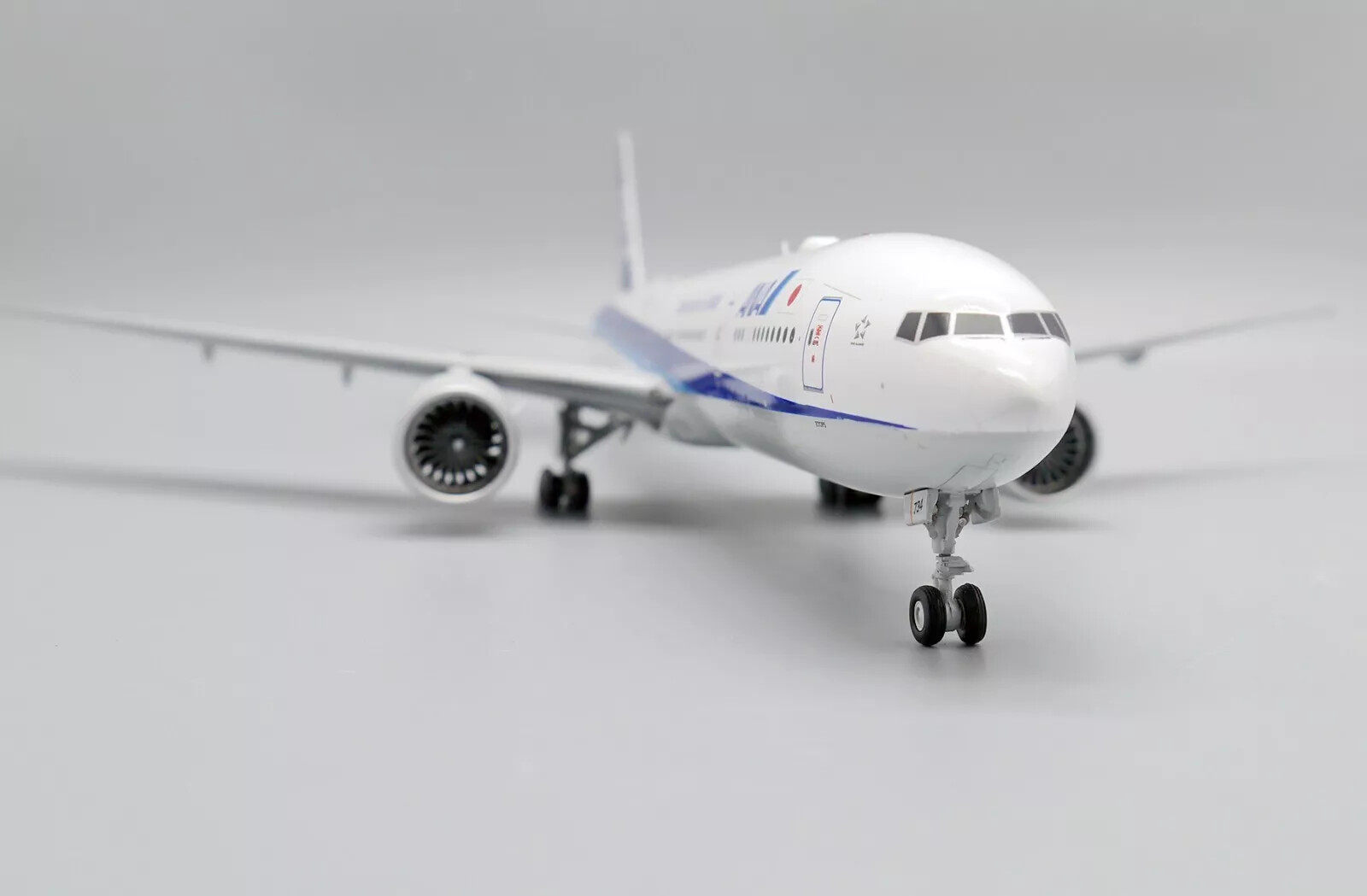 JC Wings 1/200 ANA Boeing 777-300ER JA734A EW277W006 Finished