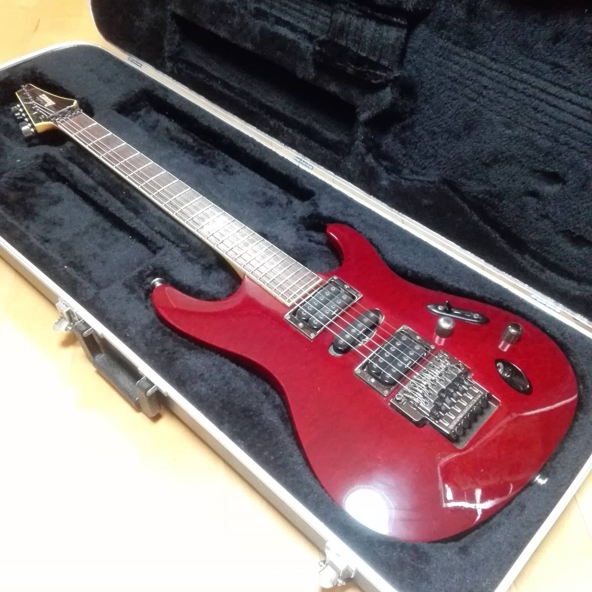 S | PRODUCTS | Ibanez guitars - アイバニーズ Ibanez SAシリーズ 赤