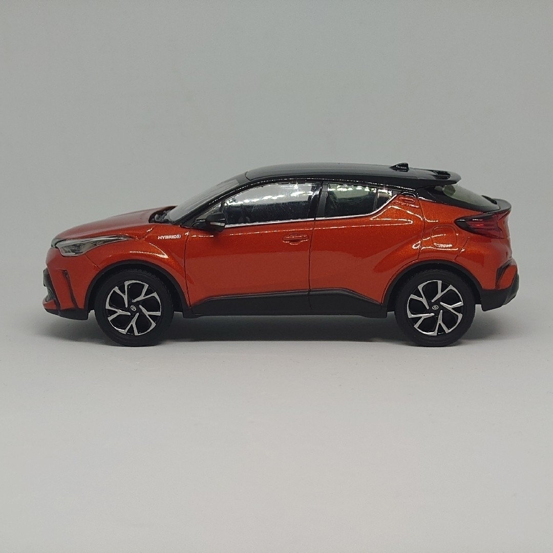 トヨタ - トヨタ C-HR ブラック×オレンジメタリック 1/30 カラー