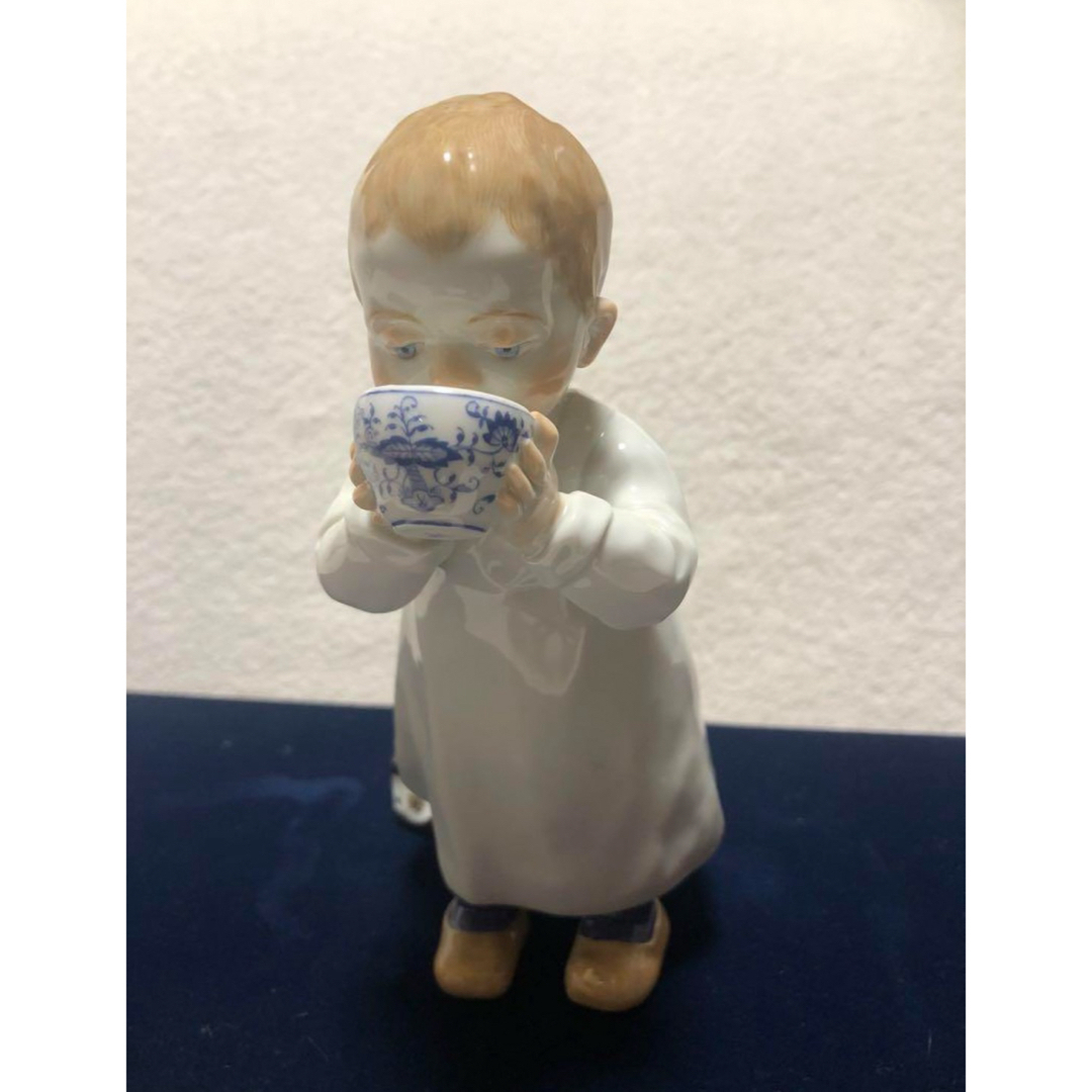 MEISSEN☆マイセン☆ヘンチェル人形☆ブルーオニオンのカップを持った