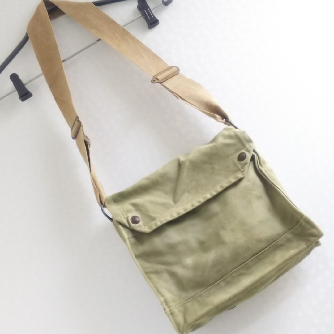 イギリス軍 実物 MkⅦ ガスマスクバッグ W.E.&S.LTD. Amazon.co.jp