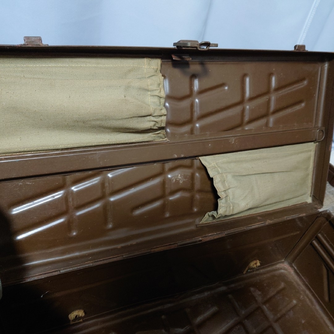 旧日本軍 将校用トランク 金属製 当時物の通販 by ハクイ's shop｜ラクマ