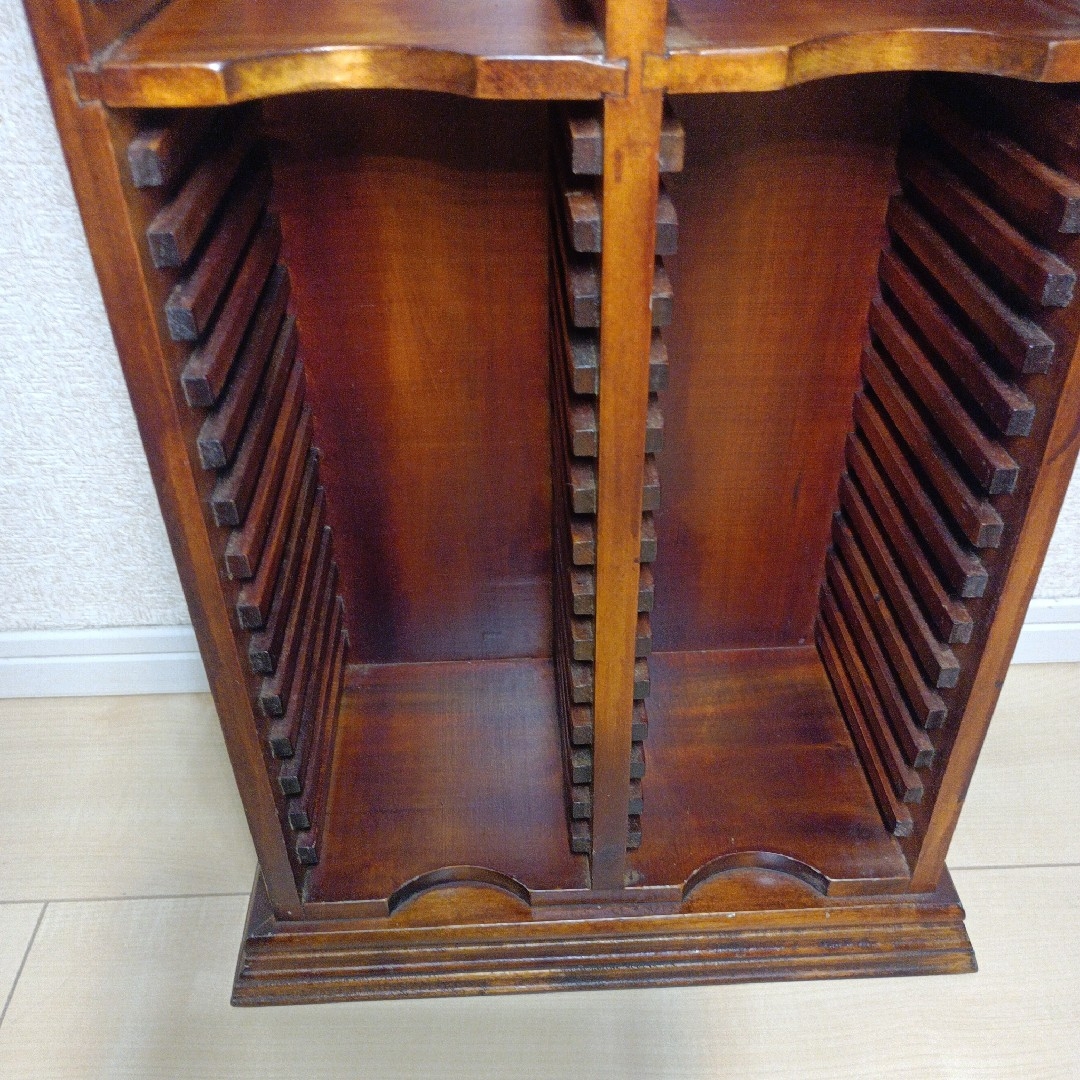 希少レア アンティーク 木製 彫刻入り CD/DVD収納キャビネット/スタンド