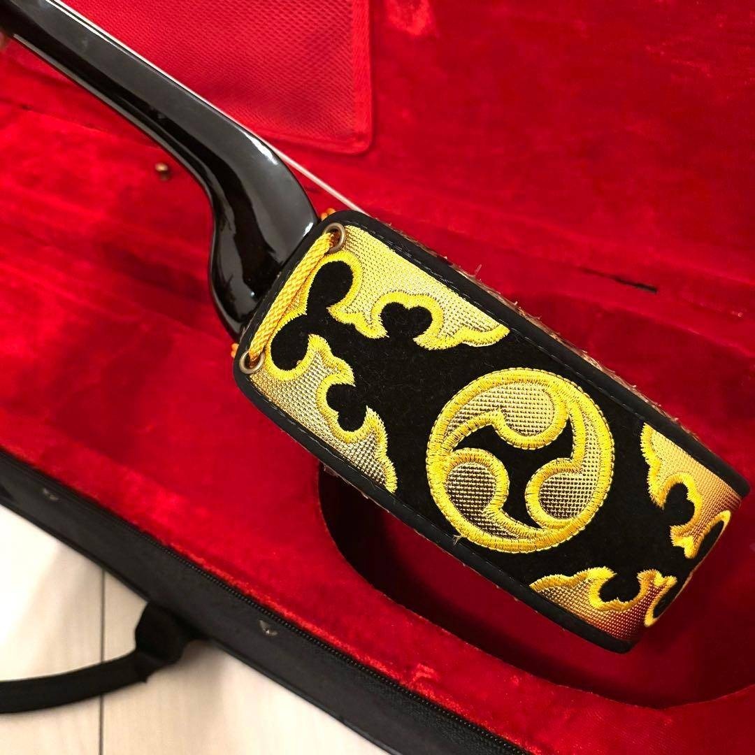 ほぼ新品 沖縄三線 本蛇皮 黒塗り棹 標準サイズ 上位モデル 良音 沖縄