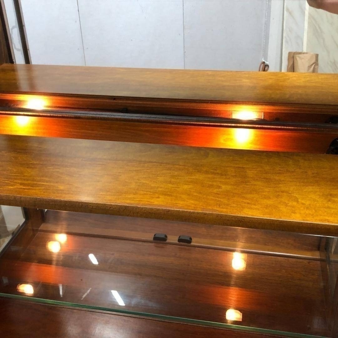 カリモク家具 - 送料無料【希少3面ガラス採光】カリモク 飾り棚