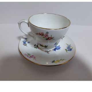 Royal Doulton - ロイヤルドルトン フェイブル マグ ツリー レッド