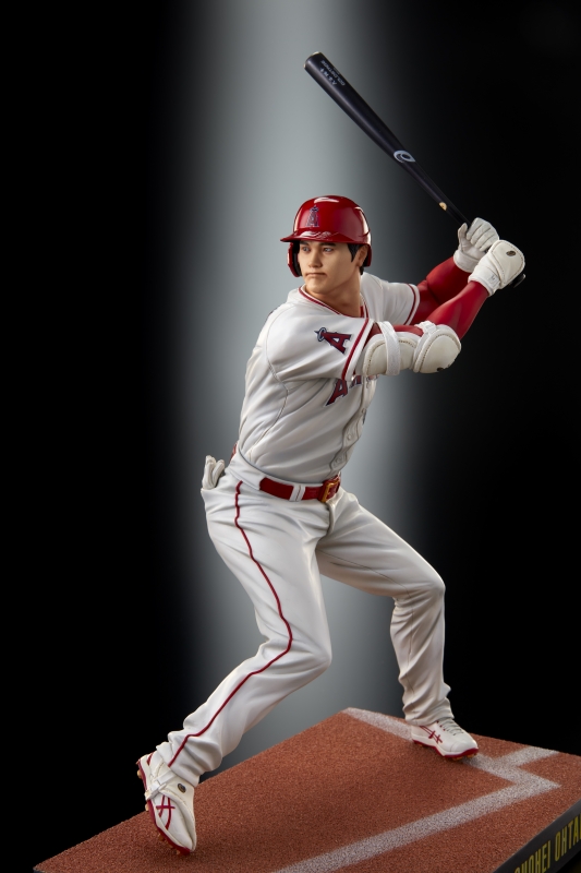 大谷翔平選手プレミアムフィギュア「投」「打」2体セット【@Loppi・HMV