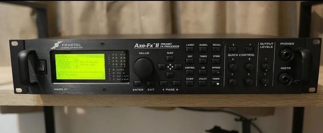 Processador Fractal Audio Axe FX 2 Mark II - Equipamentos e