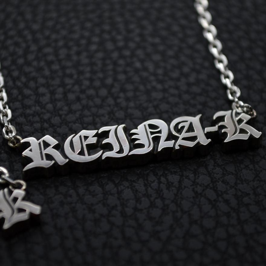 メンズネームネックレス シルバーいぶし仕上げ オールドイングリッシュ書体