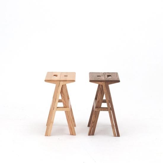 2つに分けられるロースツール レッドオーク / ブラウン色・着色オイル