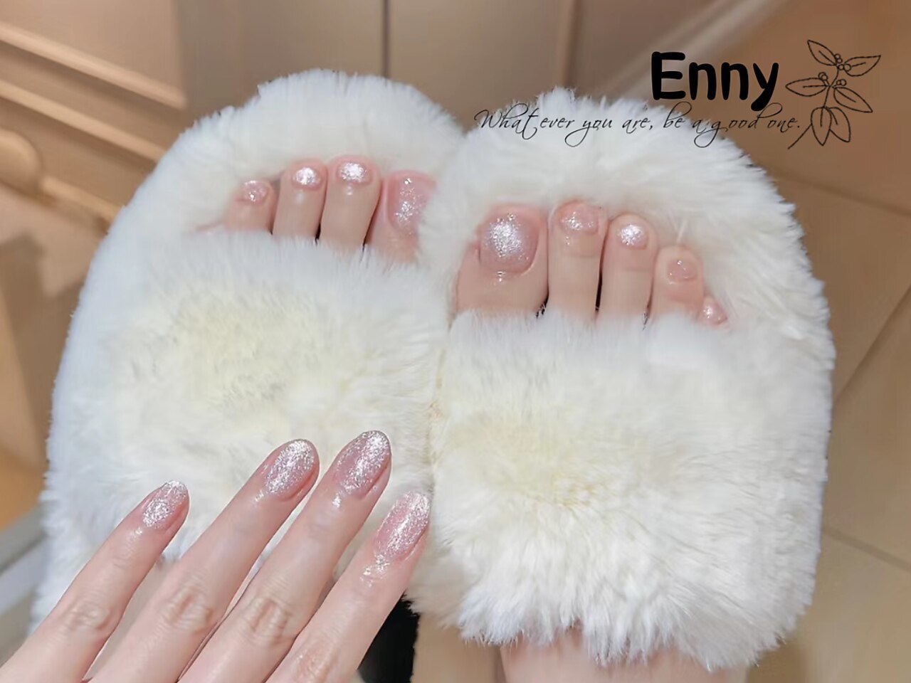 2026年冬トレンド】ホワイト ワンカラー フットのネイルデザイン集