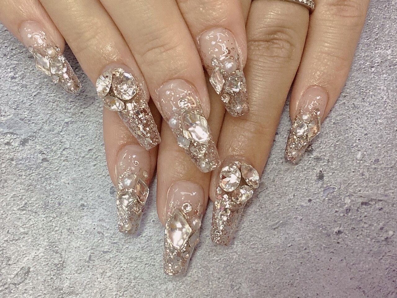 2026年冬トレンド】スワロフスキーのネイルデザイン集｜人気順｜3