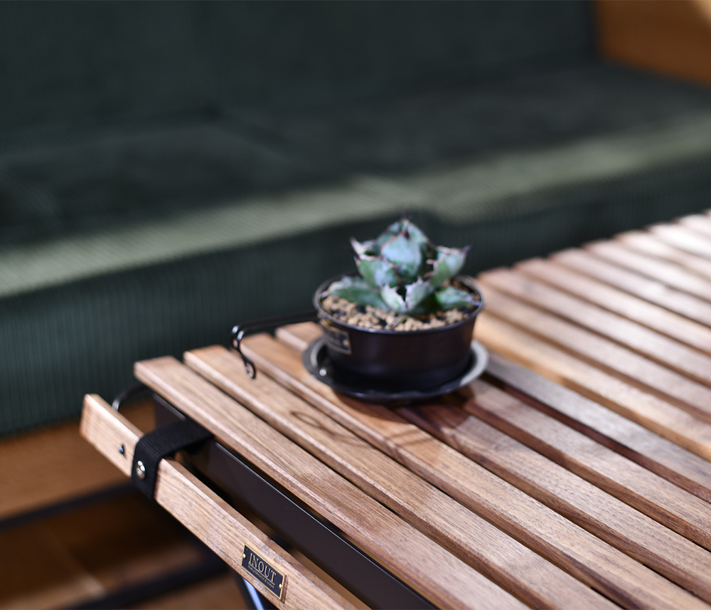 INOUT （イナウト） / Turtle Table walnut
