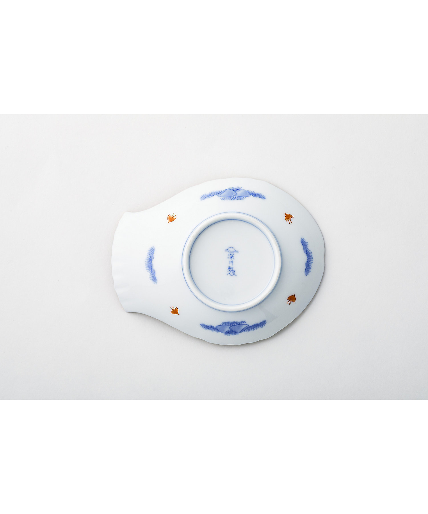 染錦手波鶴紋 魚型皿 小 | 深川製磁/フカガワセイジ | 三越伊勢丹