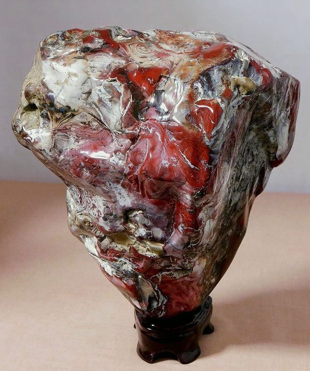 緋山酔恭「山水石美術館」 全国の水石・美石を紹介 佐渡 錦紅石