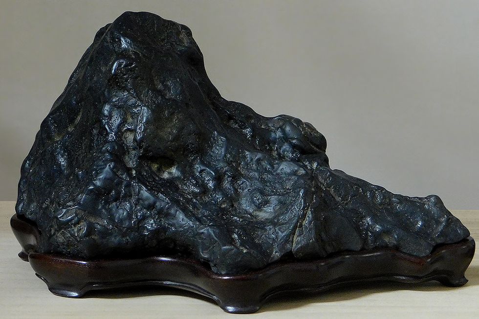 山水石美術館」 水石・美石を紹介 『海石』 玄海真黒石・対馬鎧石