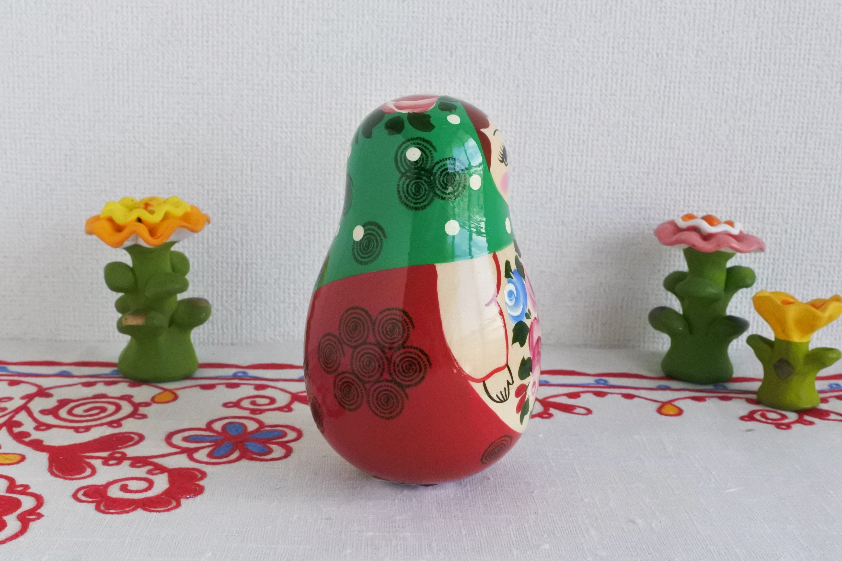 起き上がりこぼし 大きめ 緑色のプラトーク 花 音色 ロシア民芸品