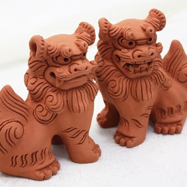 シーサー 素焼き 立ち横向き（小） 沖縄 お土産 置物 玄関 魔除け