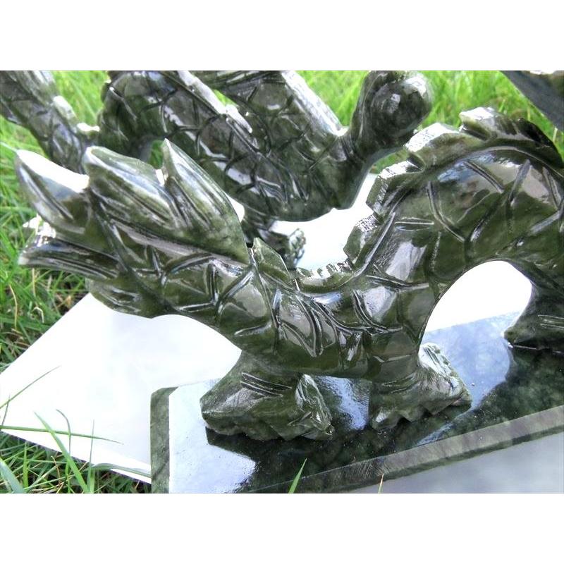 濃いグリーン 玉持ち龍神 サーペンティン(蛇紋石)龍彫刻置物 500-650g