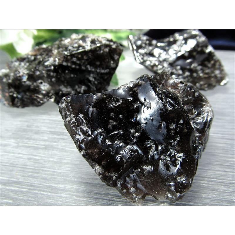 満天の星のような黒曜石 クリストバル石入りオブシディアン 黒曜石