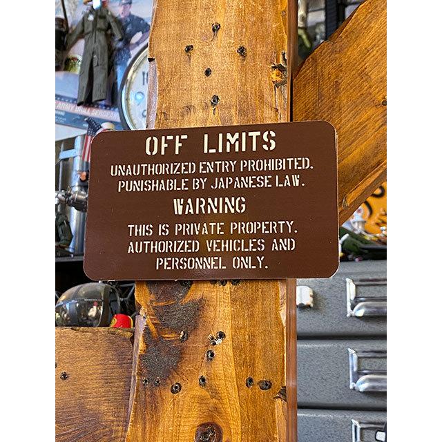 世田谷ベースに貼ってある警告看板」 ミニサイン 米軍基地の立入禁止