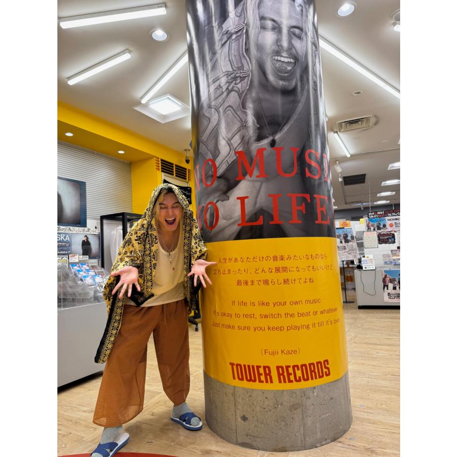 藤井風さん着用 インドネシアバティック Instagram スペインオフ