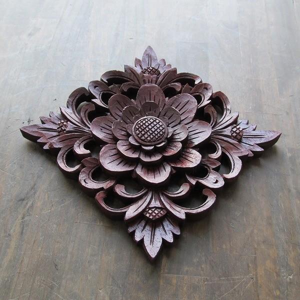 花の木彫りの壁掛けレリーフ 四角形 19X19 壁飾り 壁装飾 透かし彫り