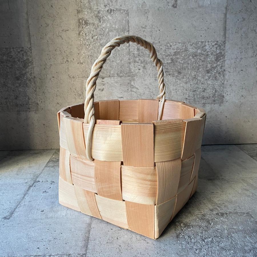 木のバスケット 小 カゴ エストニア クラフト 松の木 : ASSEMBLAGE