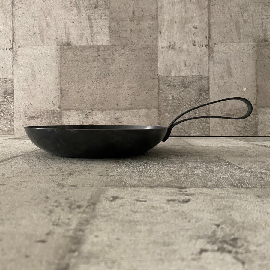 河原崎貴 鉄フライパン 中 鉄製 : ASSEMBLAGE - 通販 - Yahoo!ショッピング