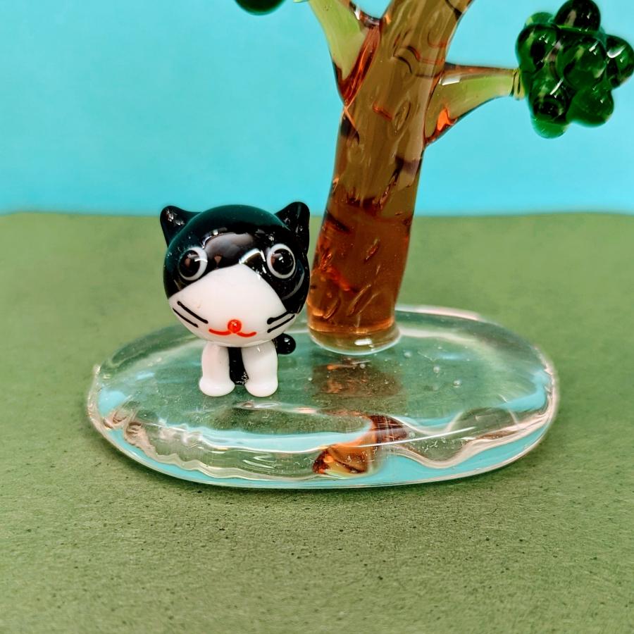 ガラス細工 お座りネコ（M）ハチワレ ミニチュア 置物 雑貨 猫 小物