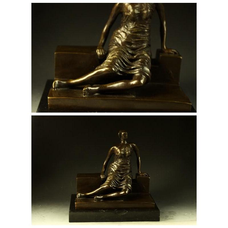 ブロンズ像 ベンチに座る婦人 インテリア家具 置物 彫刻 銅像 彫像