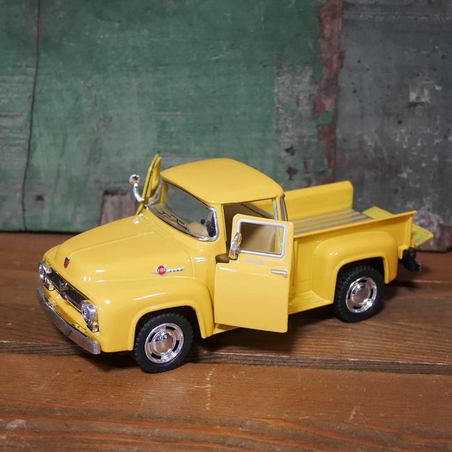 フォード ピックアップトラック 1956 ダイキャストミニカー Ford F-100