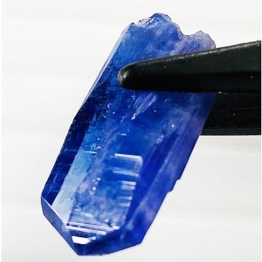 タンザナイト 原石 27.72ct ルース ディスプレイ用ケース付き : gem