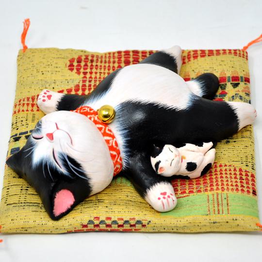 もりわじん作品「寝子」ねこの置物 猫造形 白黒ハチワレ ブチ猫 タウン