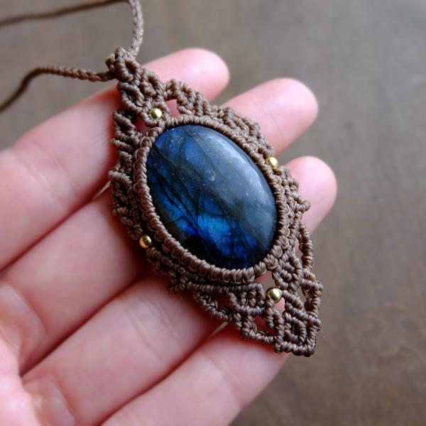 ラブラドライト（マダガスカル産）マクラメ編みペンダントネックレス