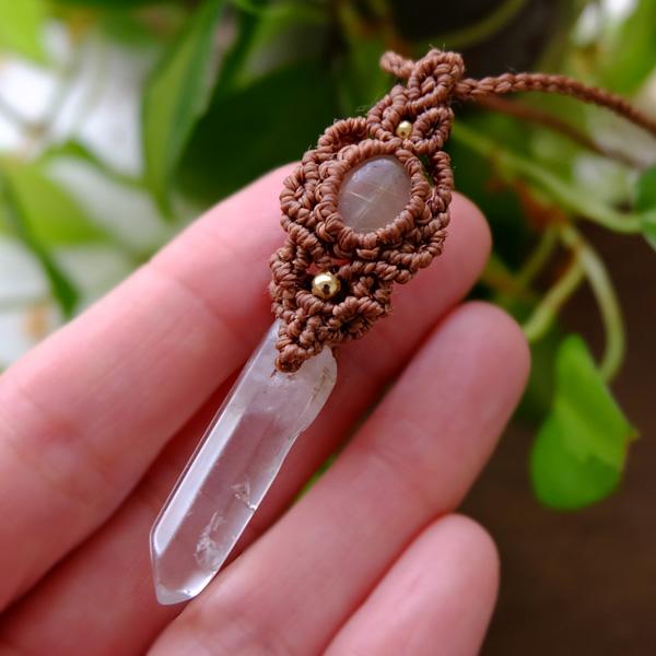 水晶ポイント原石・ルチルクォーツ（ブラジル産）マクラメ編み