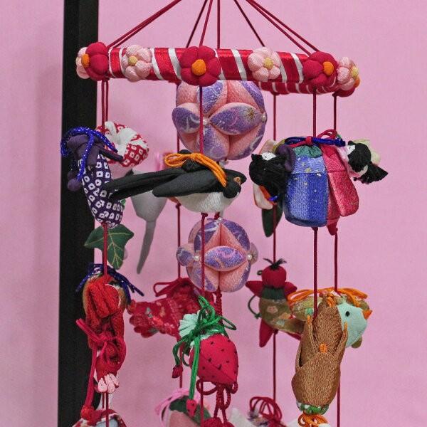 つるし雛 つるし飾り (下げ8連飾り7-5) 532 木製飾り台付 : 福和工芸