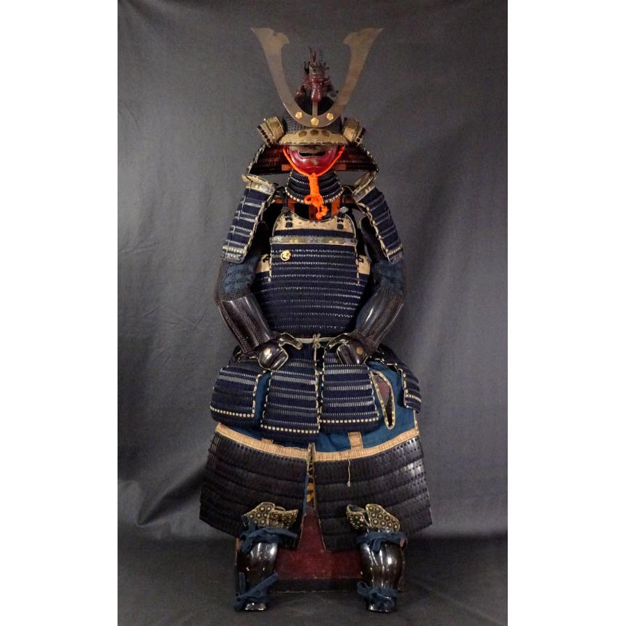 敬逢 本歌 美術館級 室町時代 甲冑師 鉄地黒漆塗六十二間小星兜 鉄地本