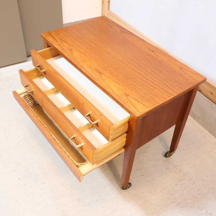 北欧デンマーク チーク材 ソーイングワゴン キャビネット キャスター付